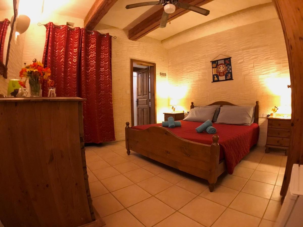 Ad Hoc B&B Il-Pergla Bagian luar foto