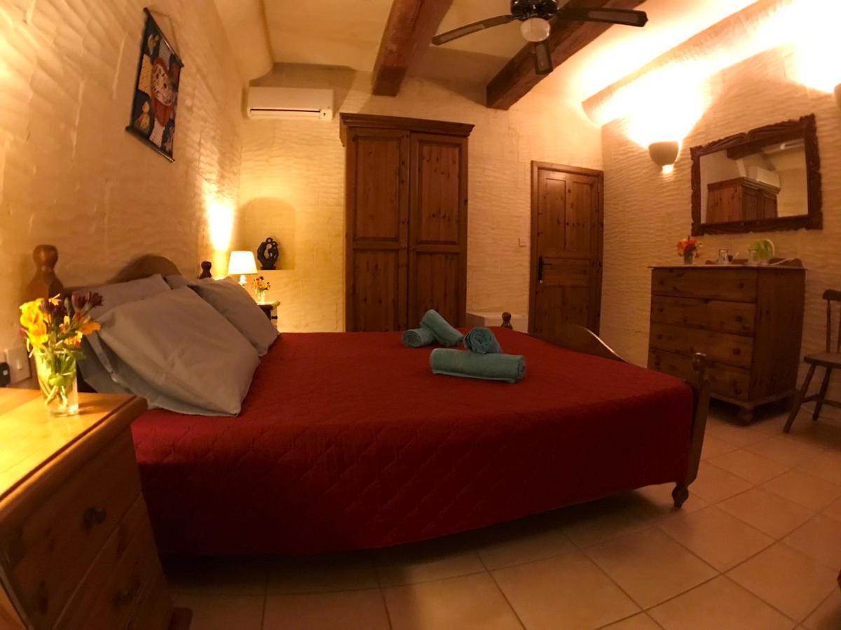 Ad Hoc B&B Il-Pergla Bagian luar foto