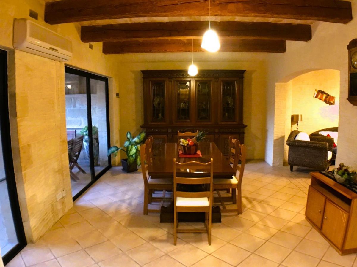 Ad Hoc B&B Il-Pergla Bagian luar foto