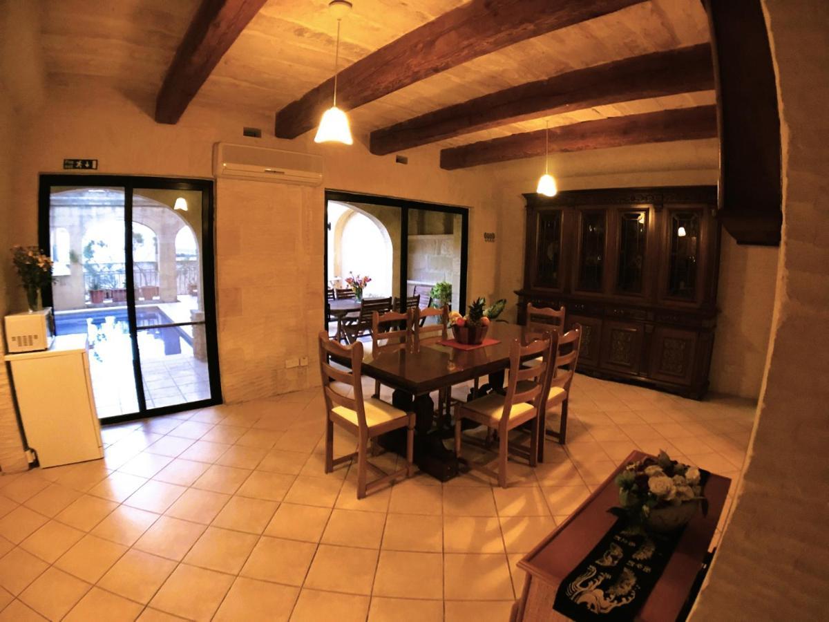 Ad Hoc B&B Il-Pergla Bagian luar foto