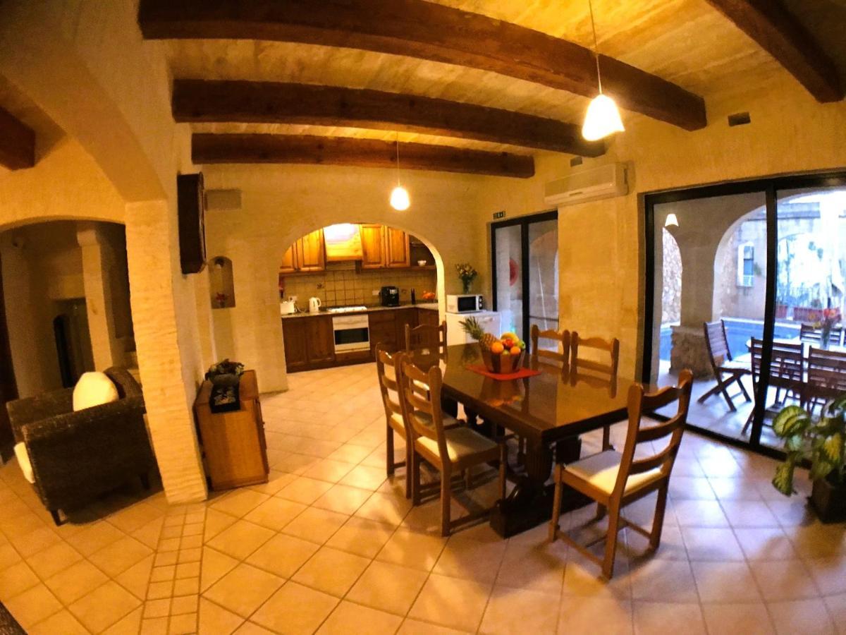 Ad Hoc B&B Il-Pergla Bagian luar foto