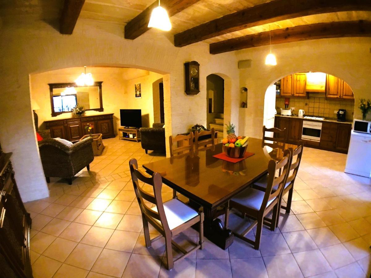 Ad Hoc B&B Il-Pergla Bagian luar foto