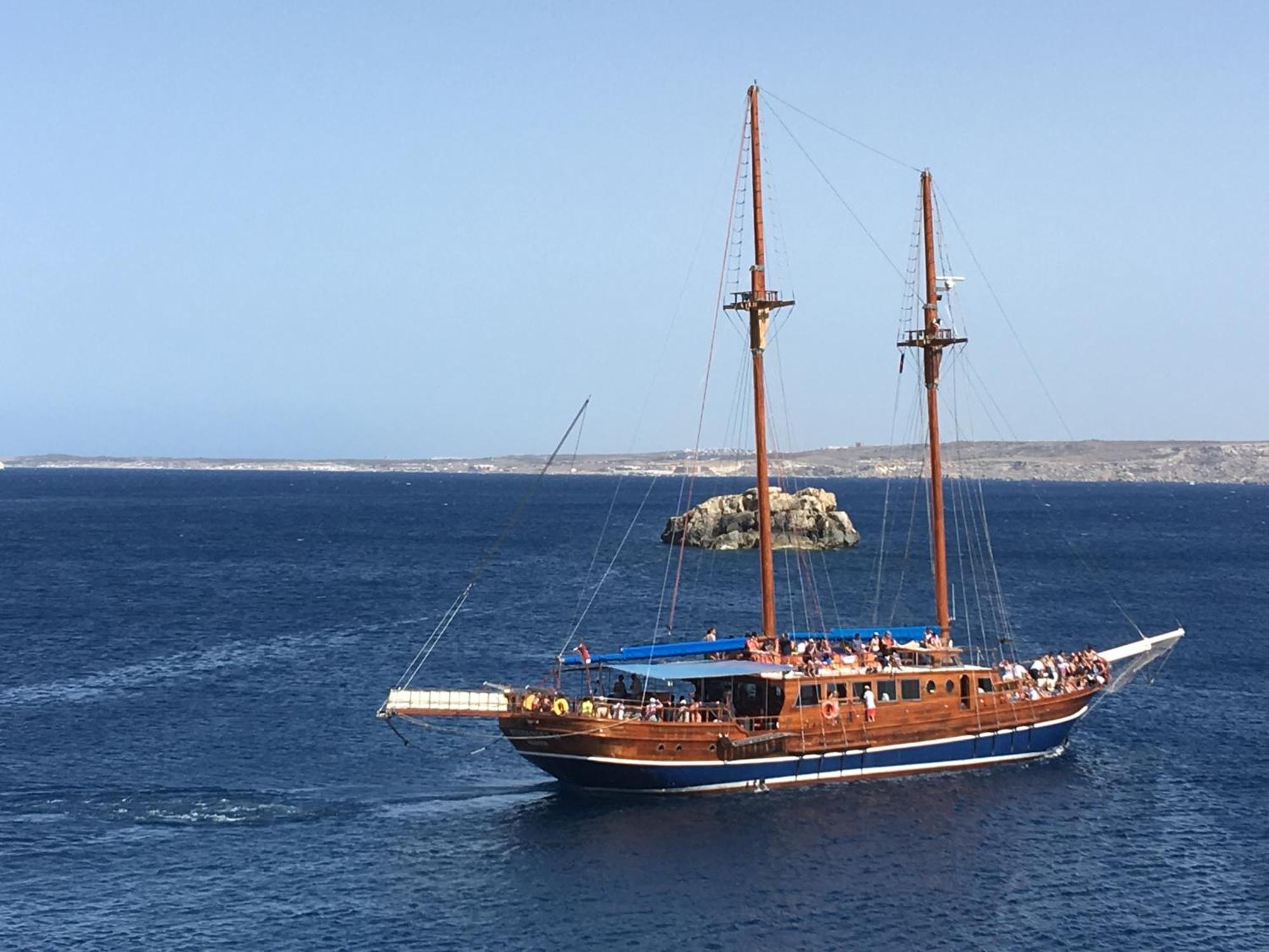 Ad Hoc B&B Il-Pergla Bagian luar foto